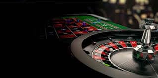 Esports Betting App မှ Live Match Odds စစ်ဆေးနေသောကစားသမားမြင်ကွင်း